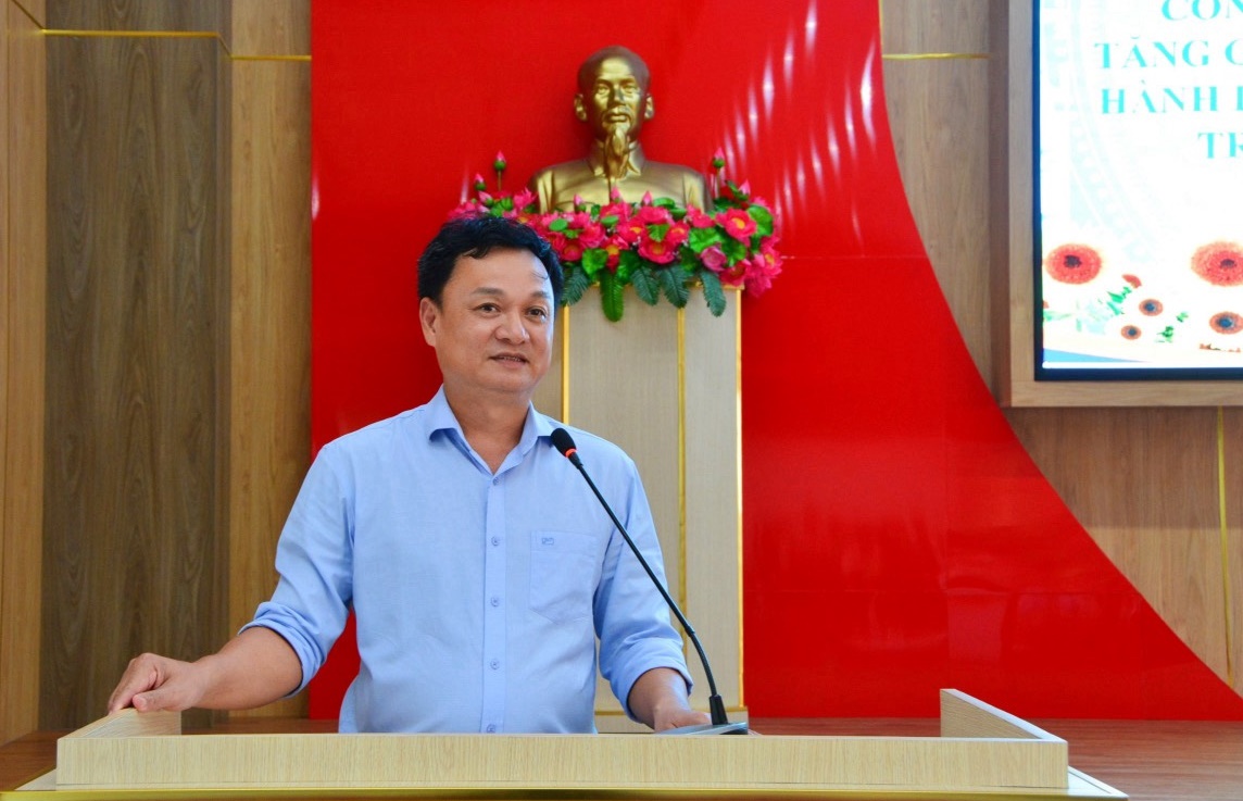 Phó Bí thư Thành uỷ, Chủ tịch UBND TP.Buôn Ma Thuột Vũ Văn Hưng phát biểu chỉ đạo tại hội nghị.